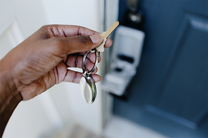 Fluent Landscape 1 Hand holding house key