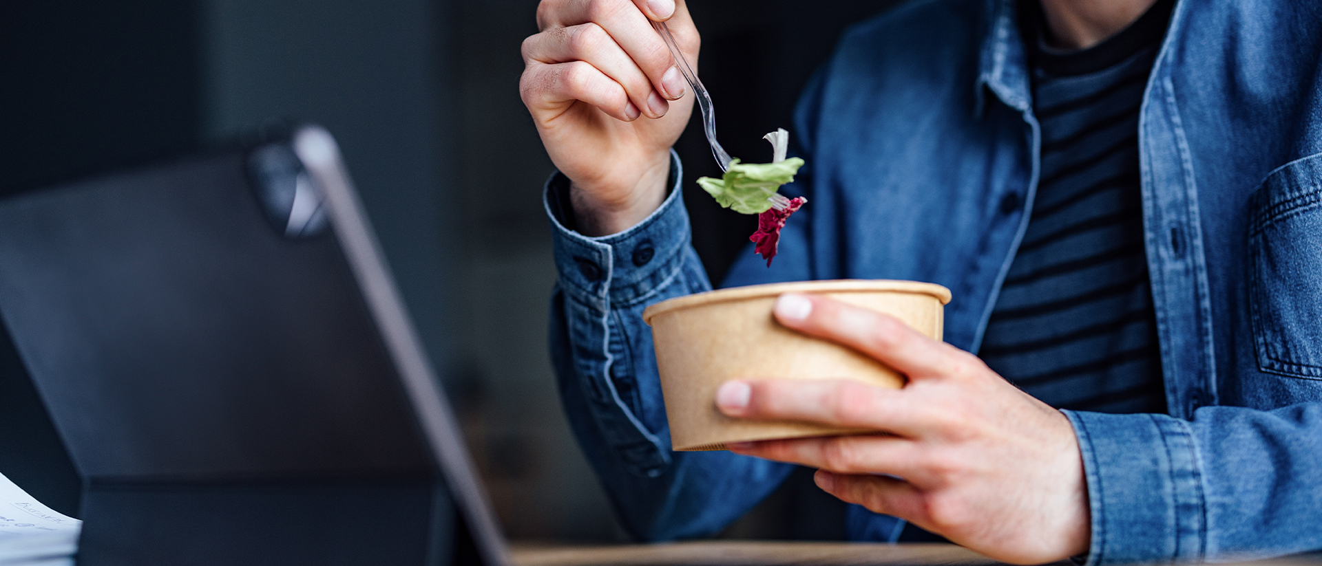 Bite Squad header image man eating a salad